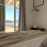 Island White * Agios Georgios (Antiparos)