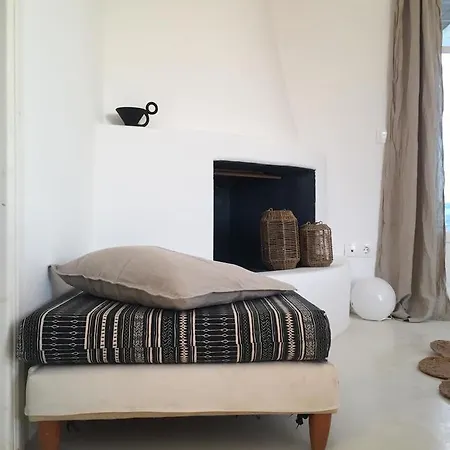 Island White Agios Georgios (Antiparos)