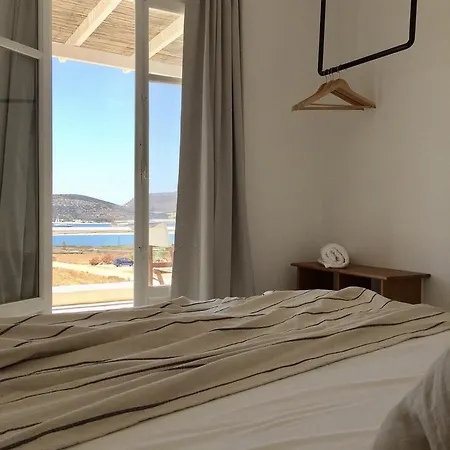 Island White * Agios Georgios (Antiparos)