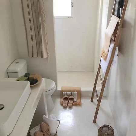 Apartment Island White