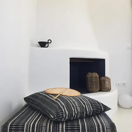 Island White Apartment