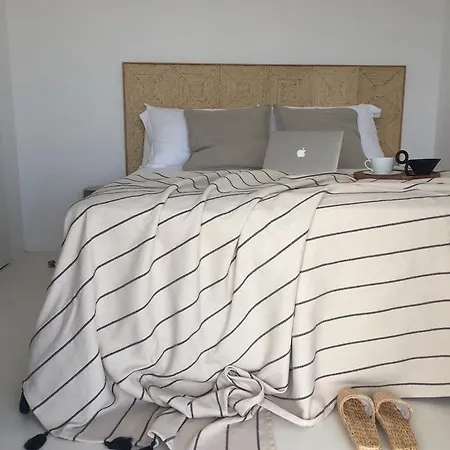 Apartment Island White