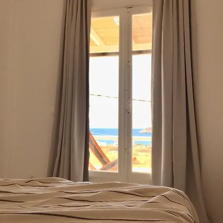 Island White * Agios Georgios (Antiparos)