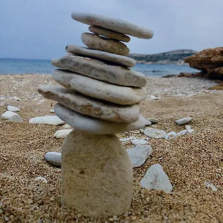 Island White * Agios Georgios (Antiparos)