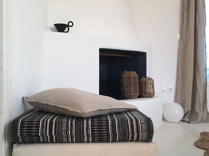 Island White Agios Georgios (Antiparos)