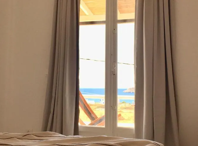 Island White * Agios Georgios (Antiparos)